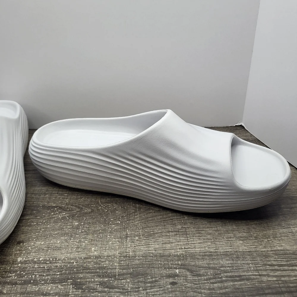 Nike ReactX Rejuven8 Slides Shoes Summit White HV4479-100 New Men’s Size 13 New